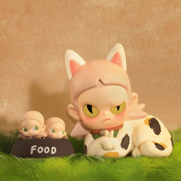 Zsiga Fussy Cat Figure